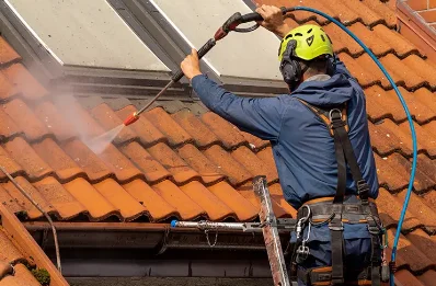 Démoussage et hydrofuge de toiture à Combrailles